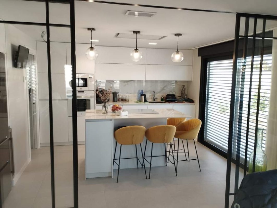 Transformación de un espacio con reformas integrales en interiores